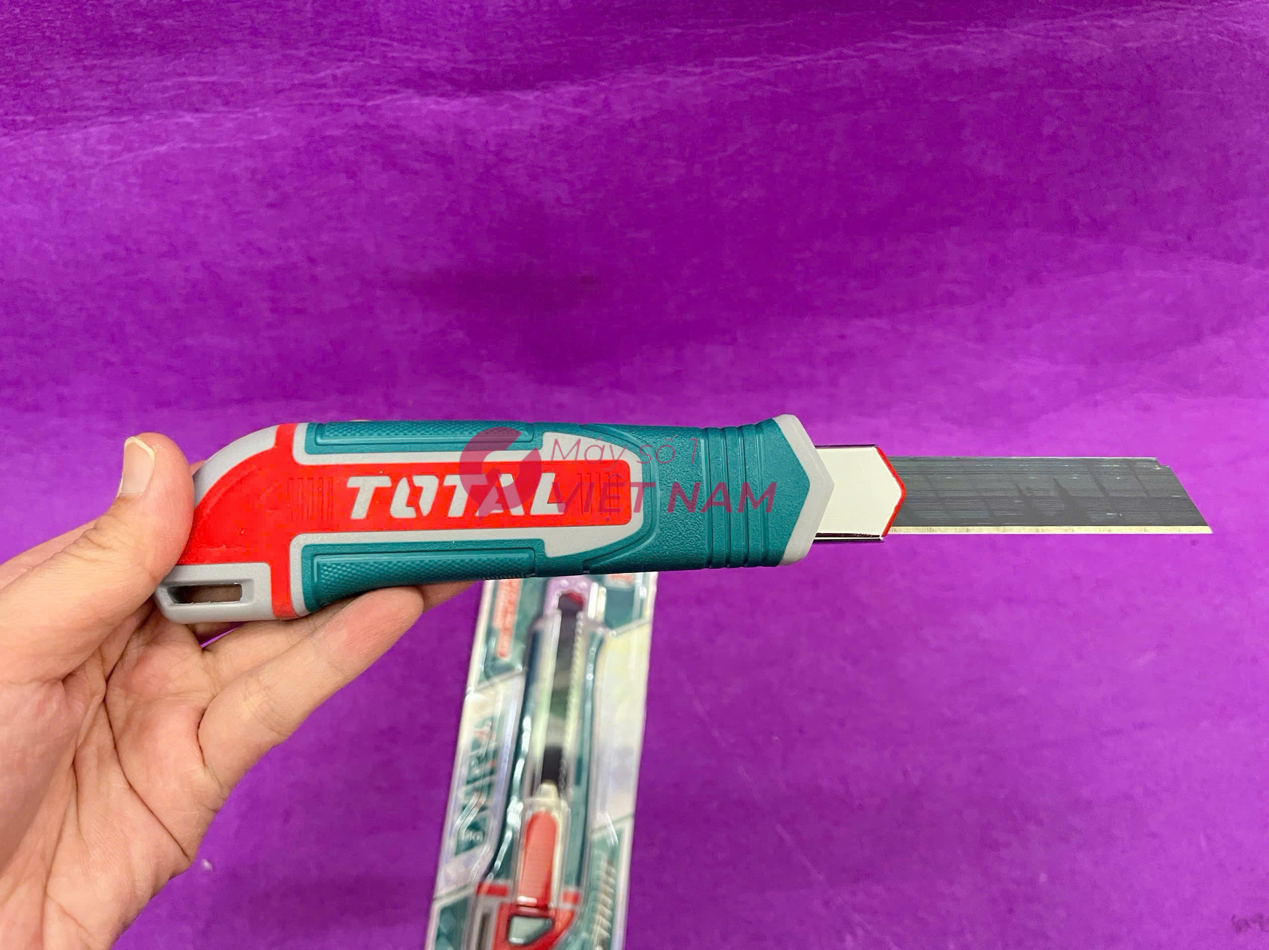 Dao rọc giấy Total THT522136 18x100mm 1