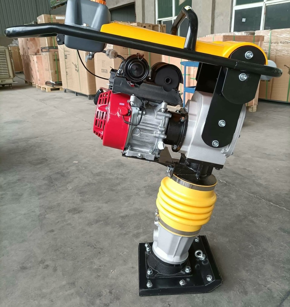 Máy đầm cóc chạy xăng Honda GX160 đế RM80