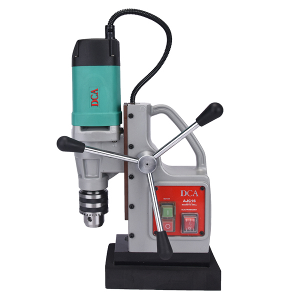 Máy khoan từ 900W DCA AJC16