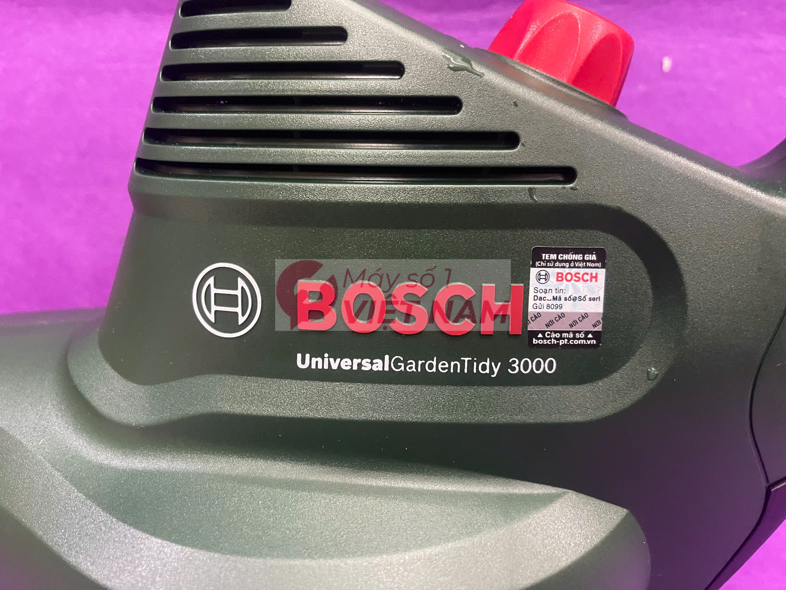 Máy thổi và hút lá Bosch UniversalGardenTidy 3000 4