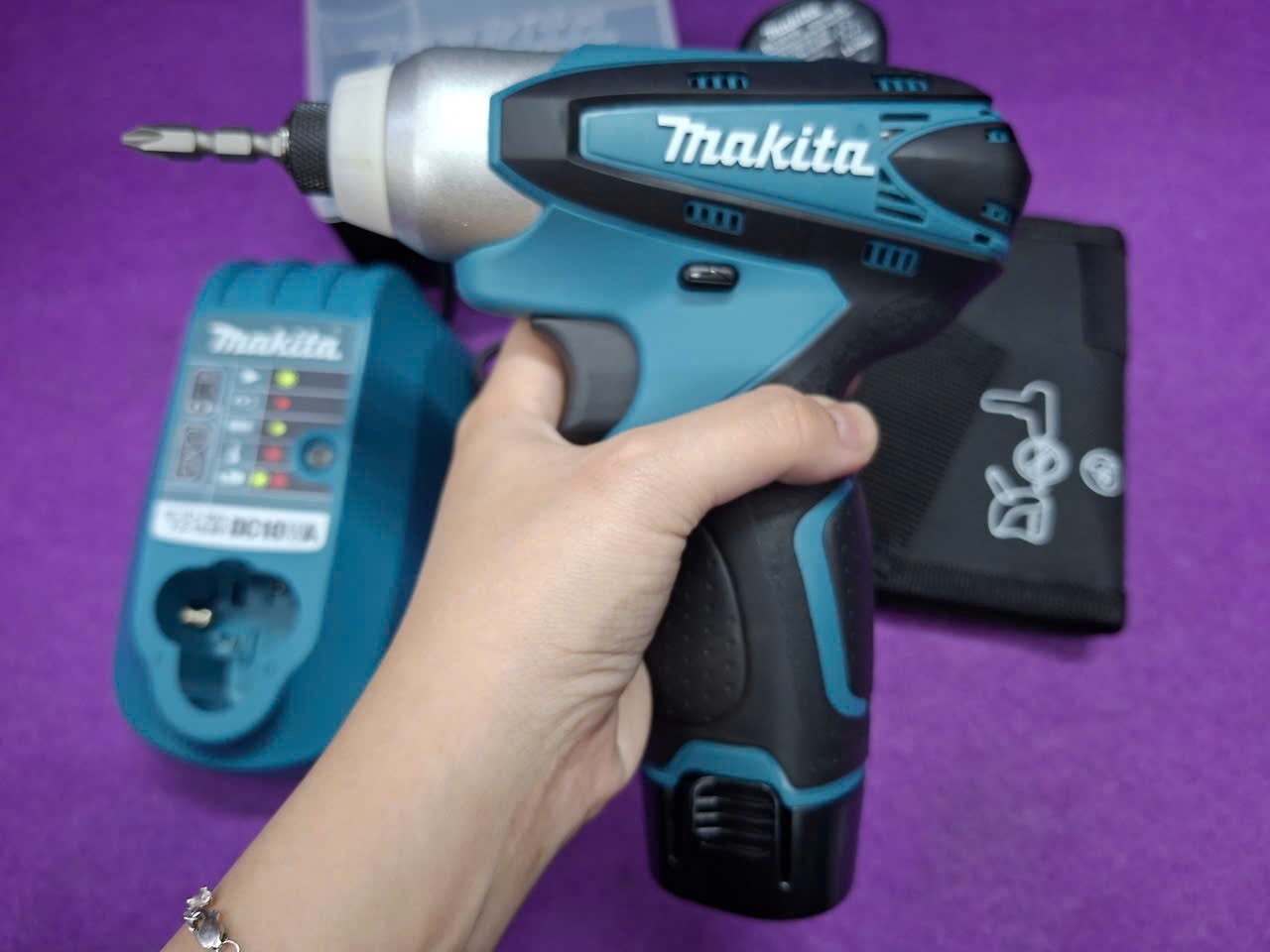 Máy bắt vít pin Makita TD090DWE 10.8V 2