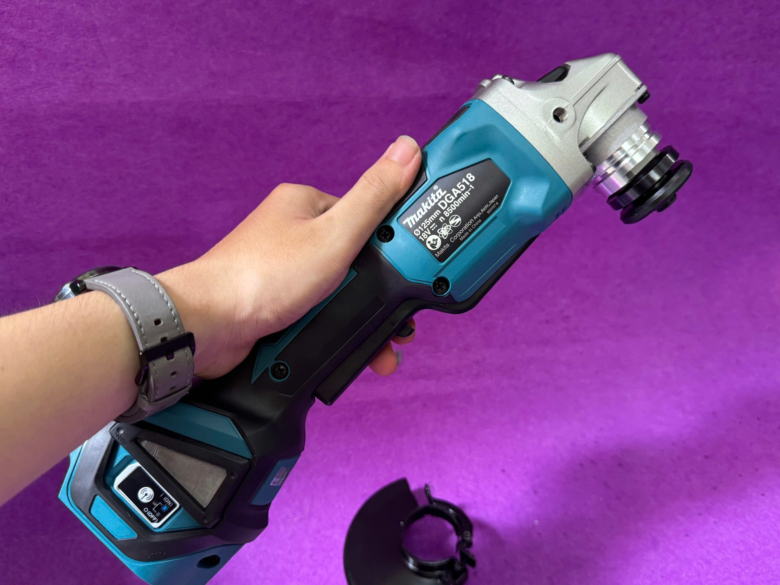 Máy mài góc dùng pin Makita DGA518Z (125mm/công tắc bóp/AWS/BL) (18V) 3