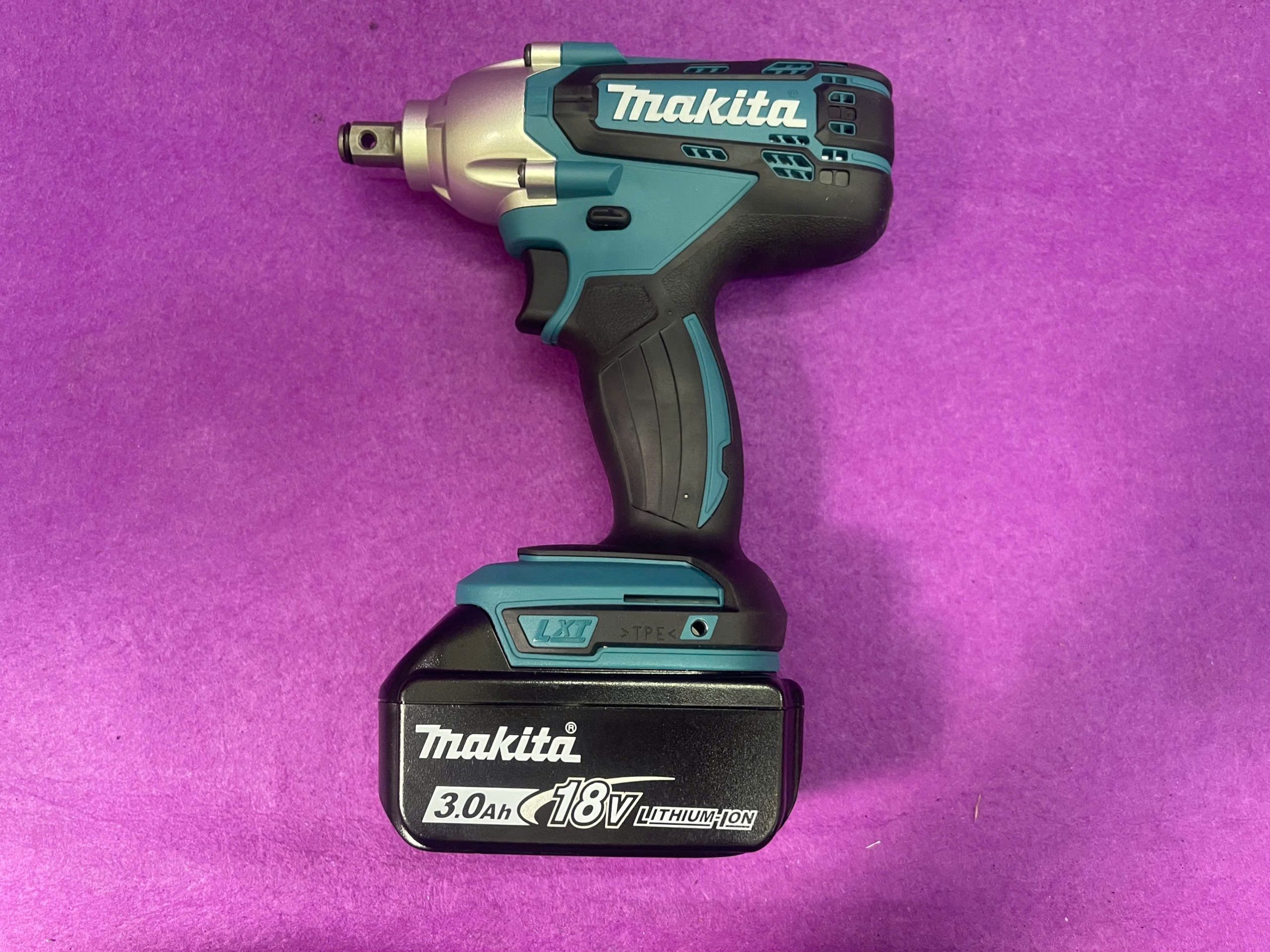Máy siết bu lông dùng pin 18V Makita DTW190RFJX 4