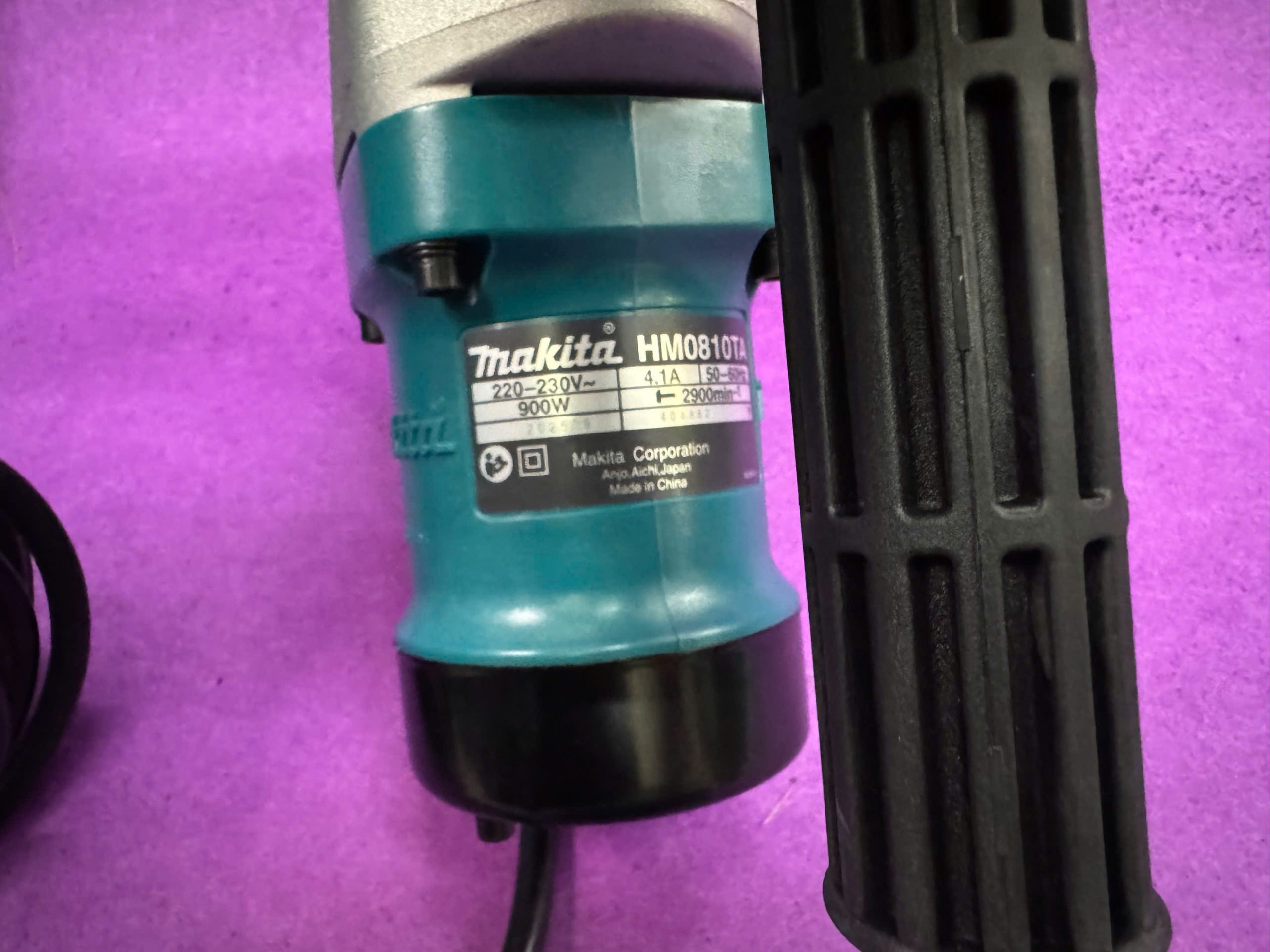 Máy đục bê tông mũi lục giác Makita HM0810TA 1