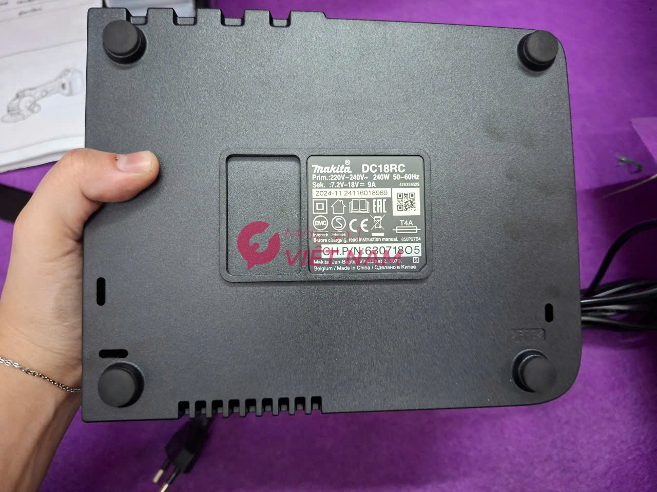 Máy mài góc chạy pin Makita DGA402RME 4
