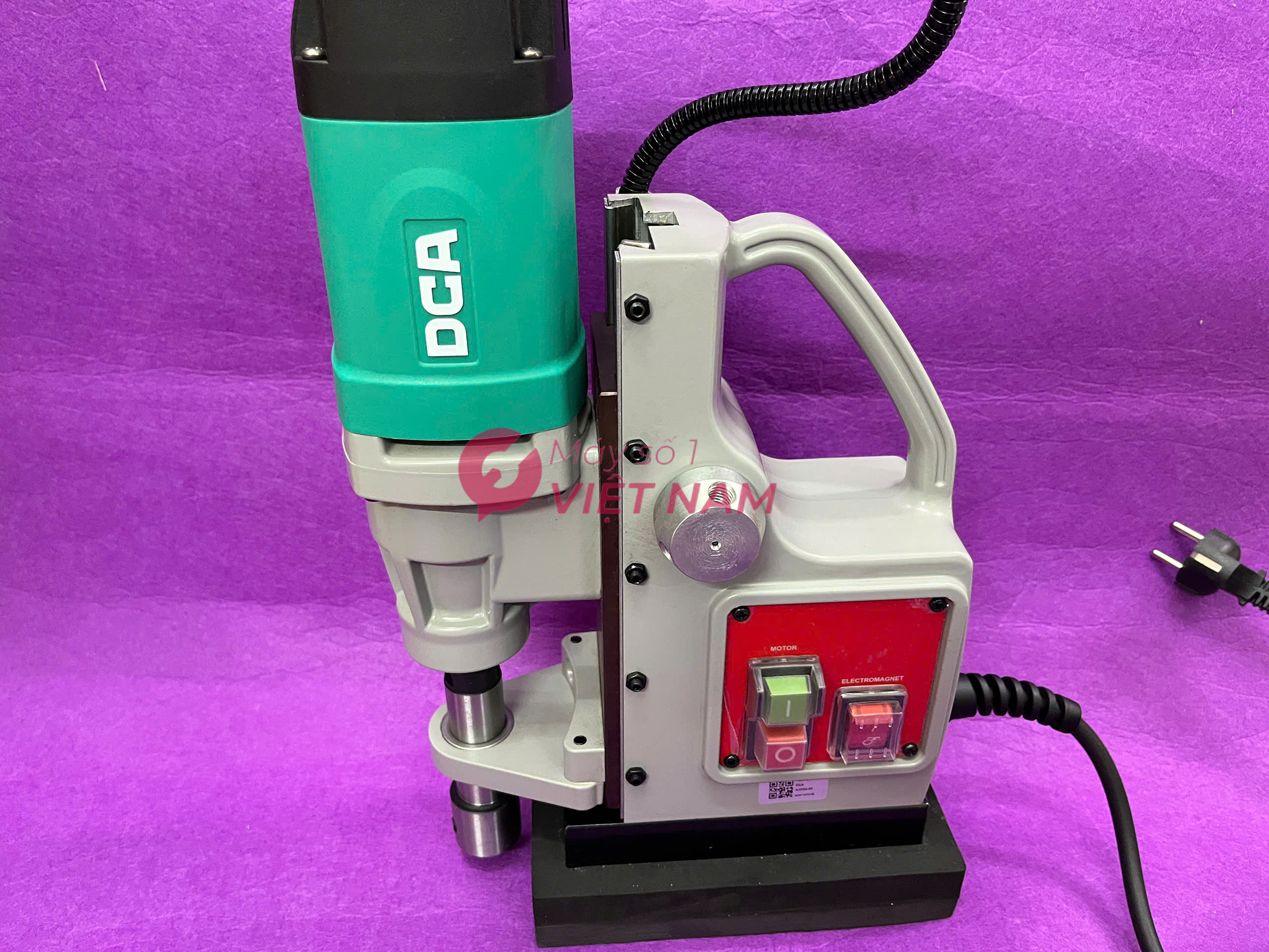 Máy khoan từ 900W DCA AJC02-30 2