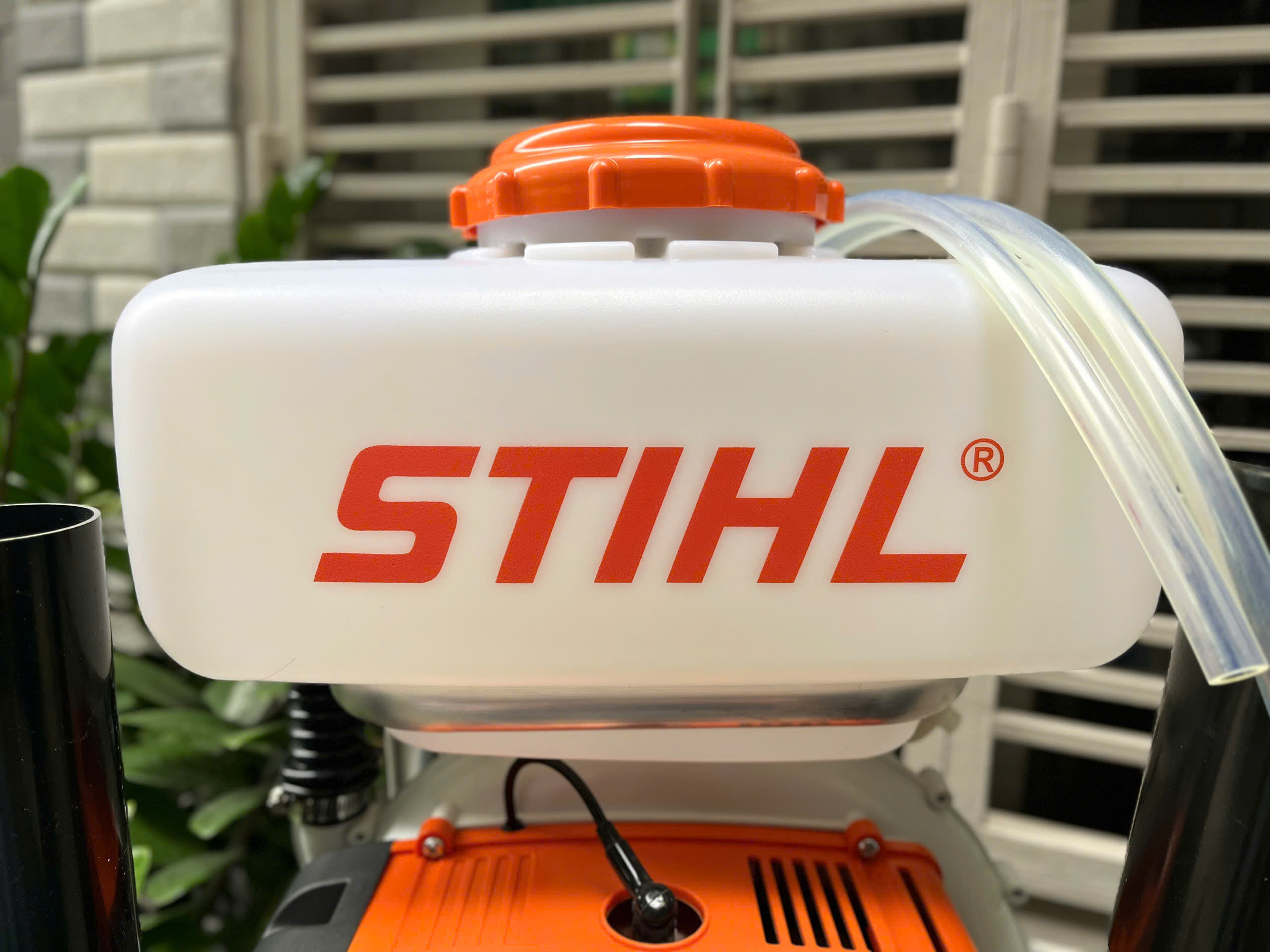 may phun thuoc con trung STIHL SR 5600 cong suat lon