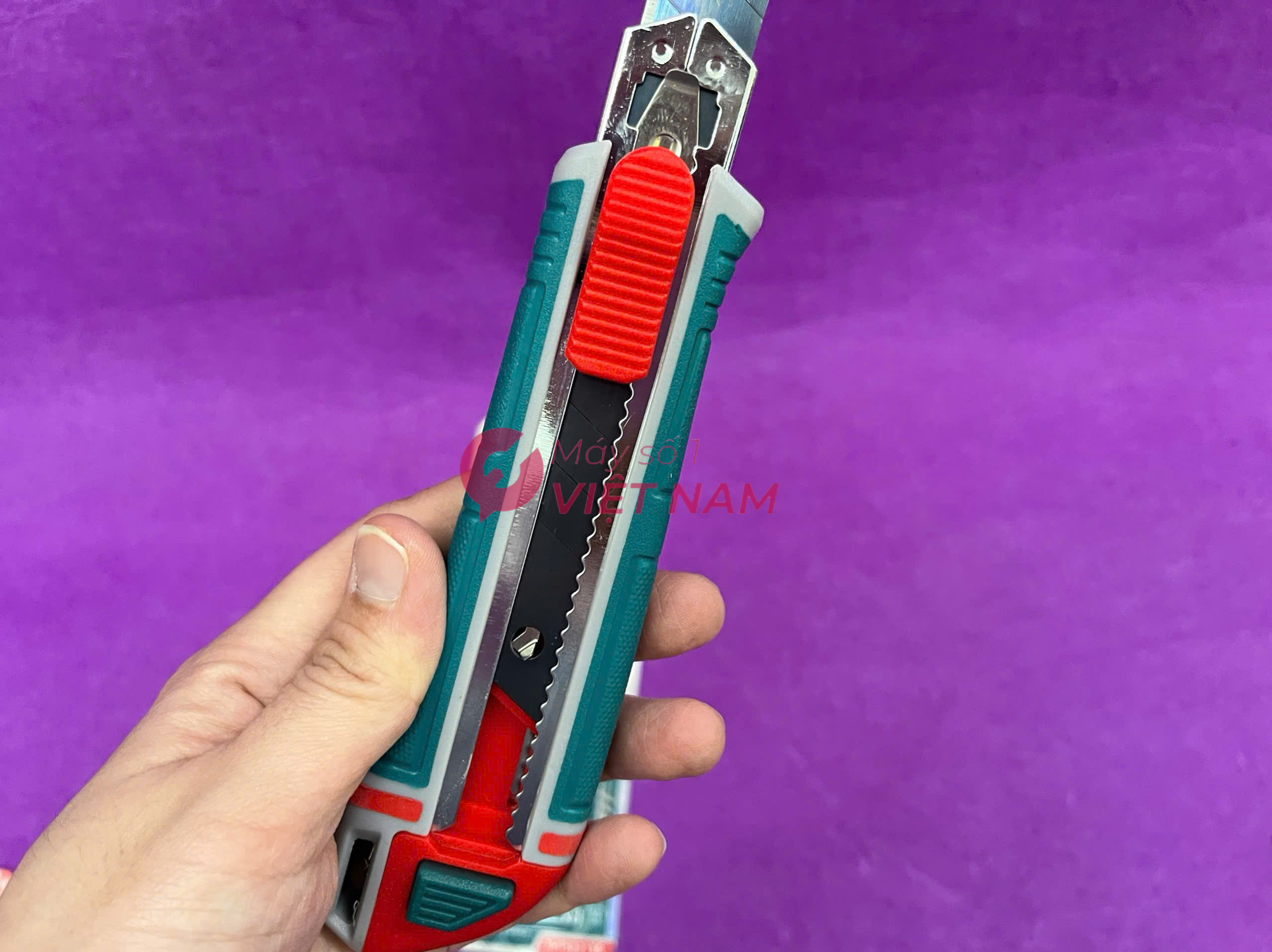 Total THT522136 dao rọc giấy 18mm 100mm chính hãng