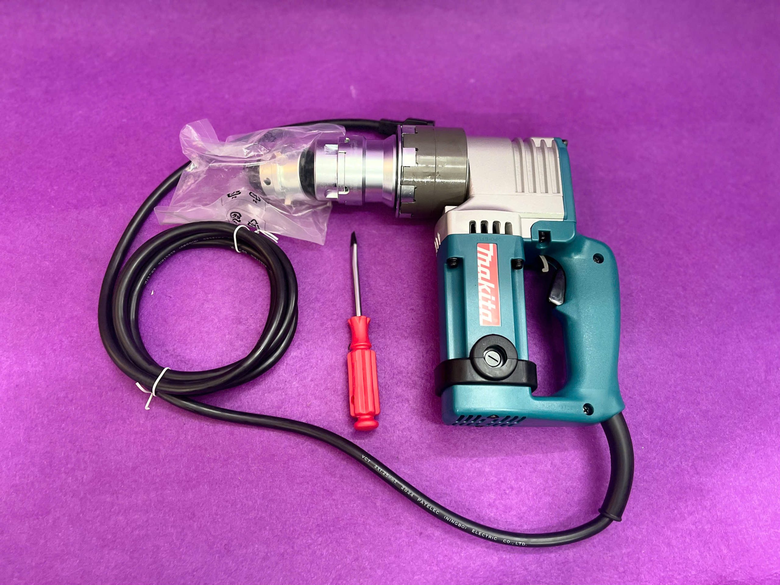 Máy siết cắt bulông 1330W Makita 6922NB 2