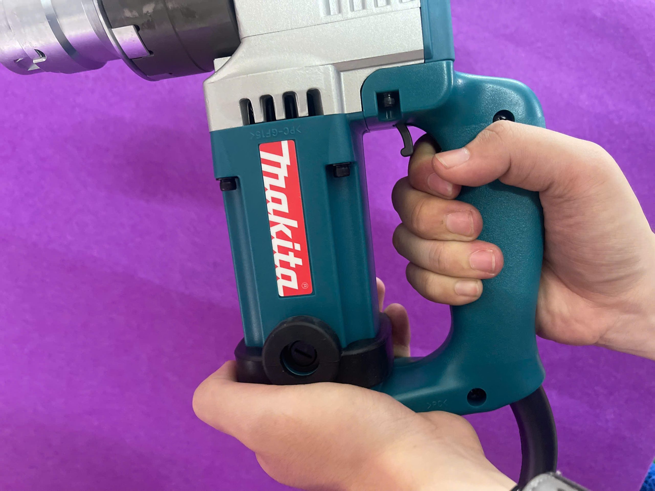 Máy siết cắt bulông 1330W Makita 6922NB 3