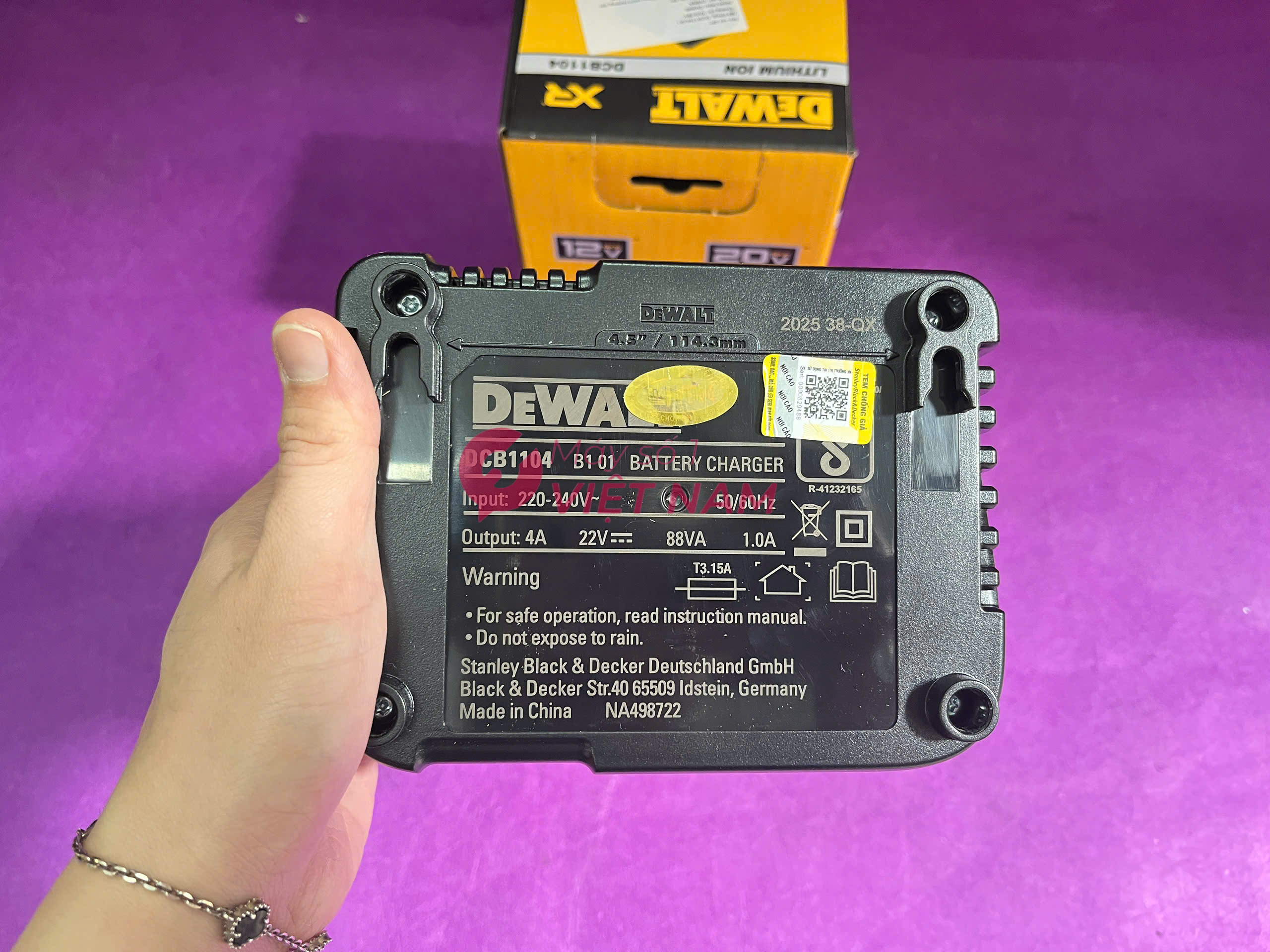 Bộ sạc pin 10.8-18V Dewalt DCB1104-B1 2