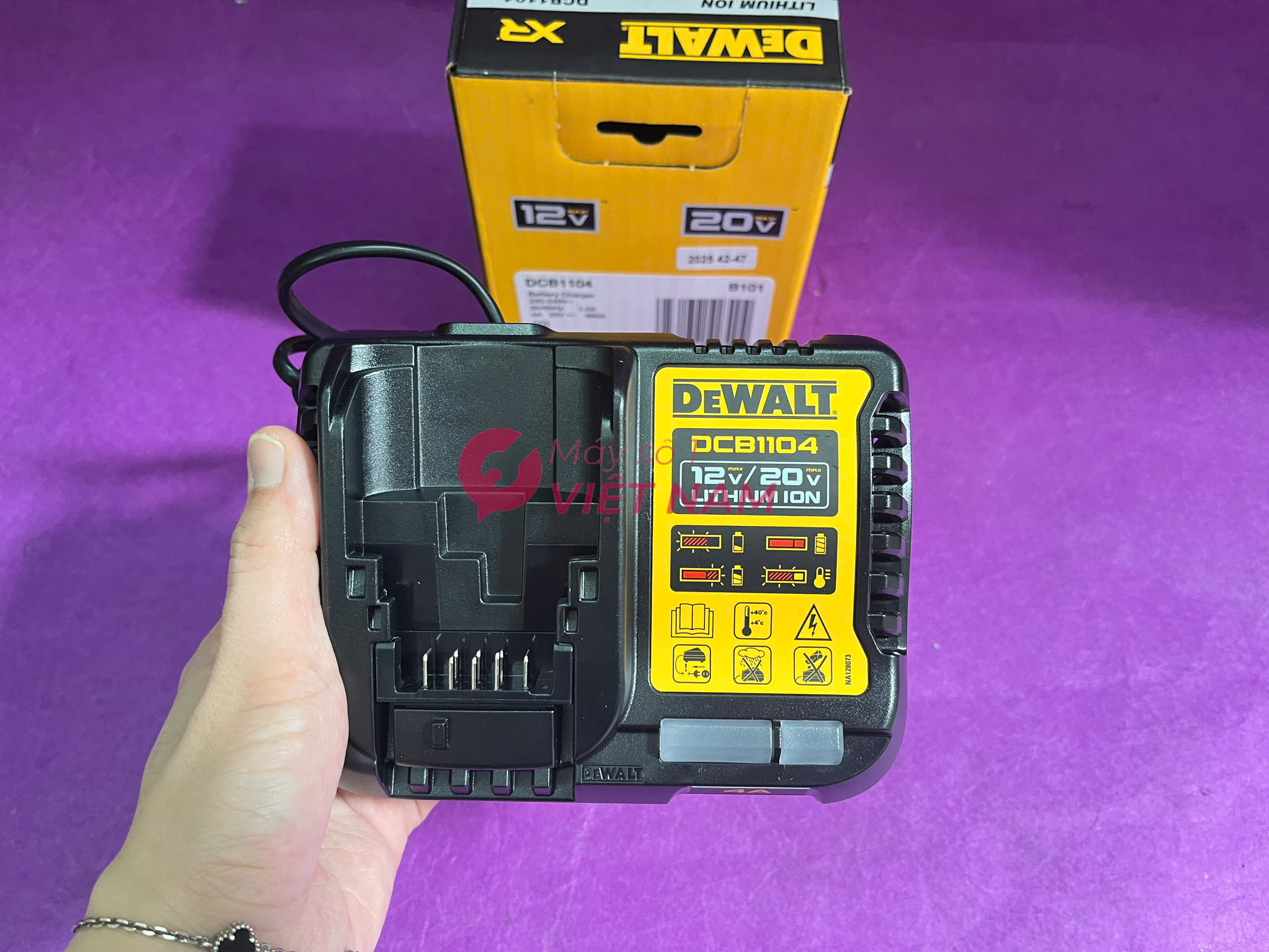 Bộ sạc pin 10.8-18V Dewalt DCB1104-B1 1