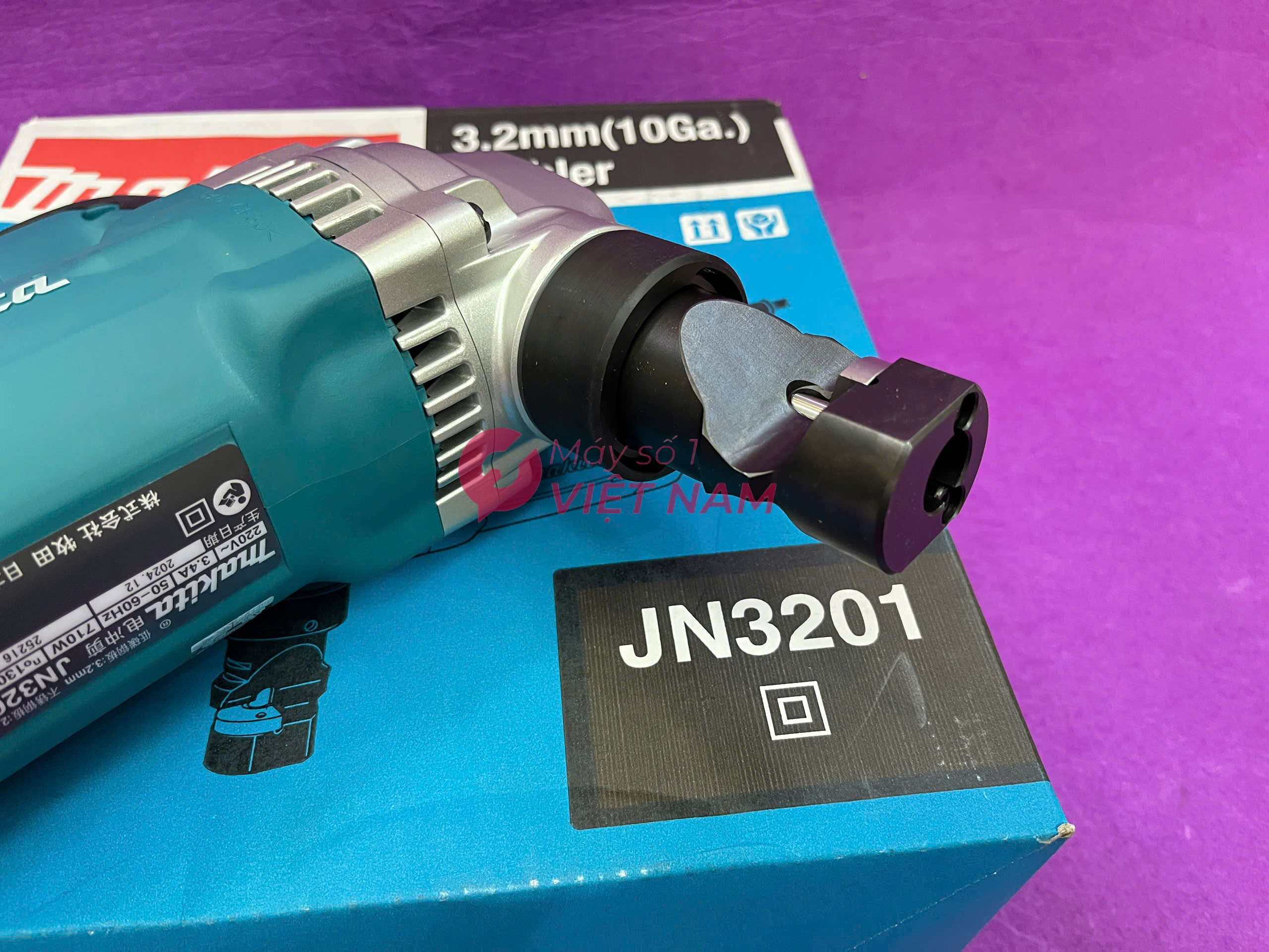 Máy cắt tôn 3.2mm Makita JN3201 710W 2
