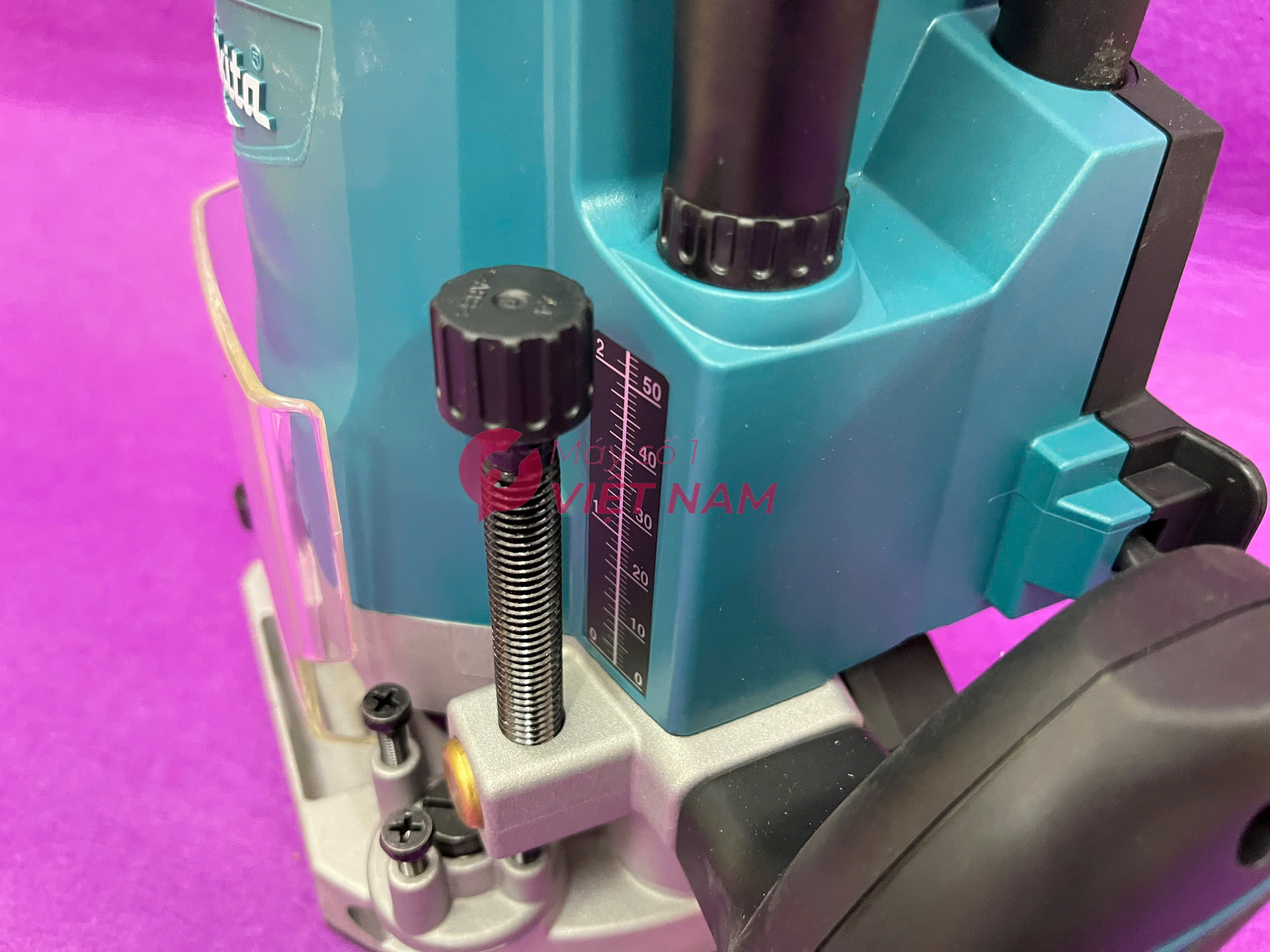Máy phay Makita M3600B (12.7mm) 4