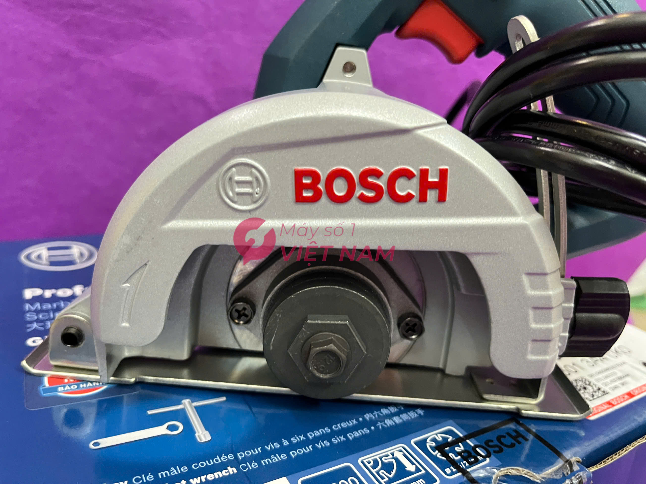Máy cắt gạch Bosch GDC 140 2