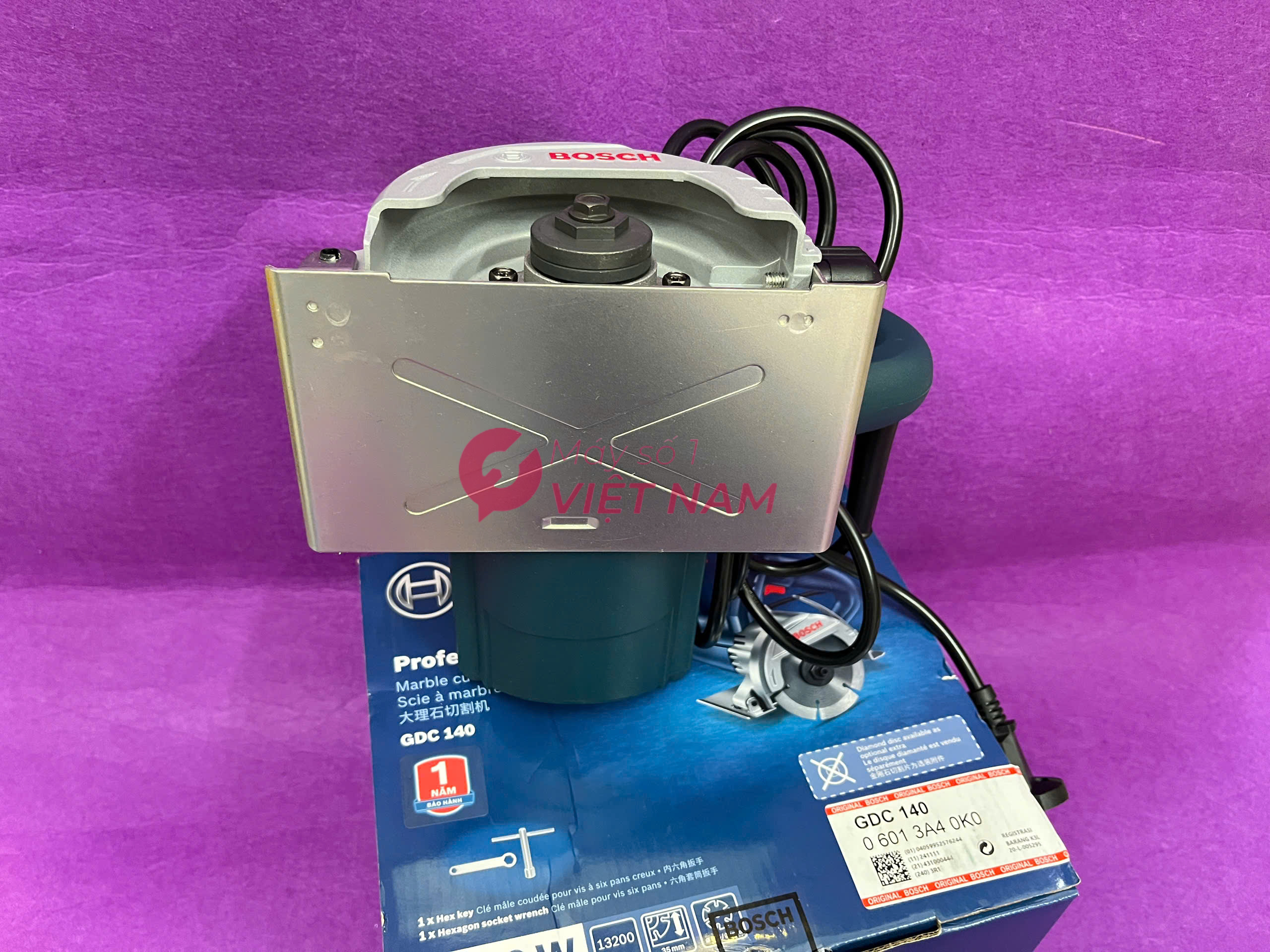 Máy cắt gạch Bosch GDC 140 5
