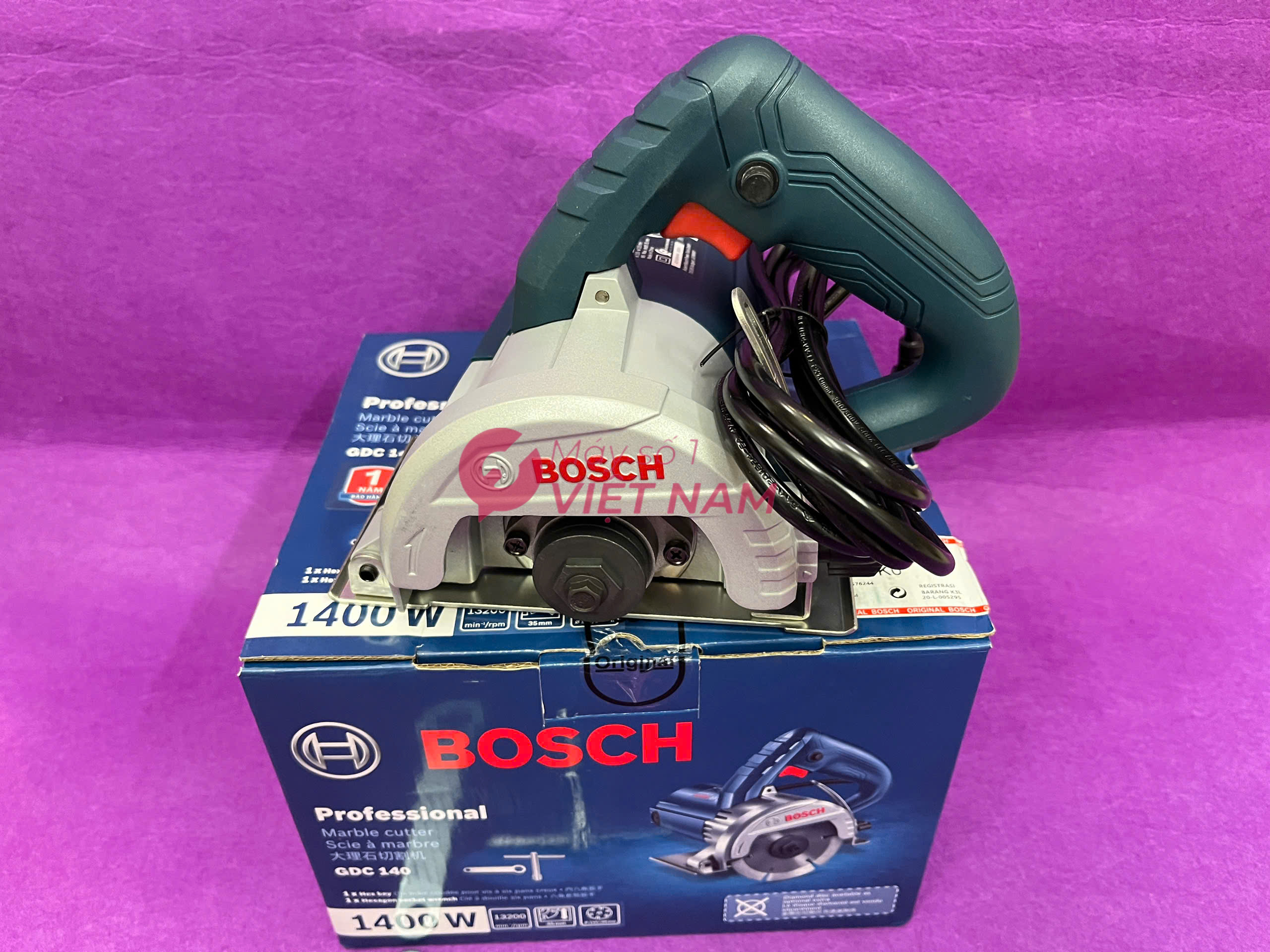 Máy cắt gạch Bosch GDC 140 1