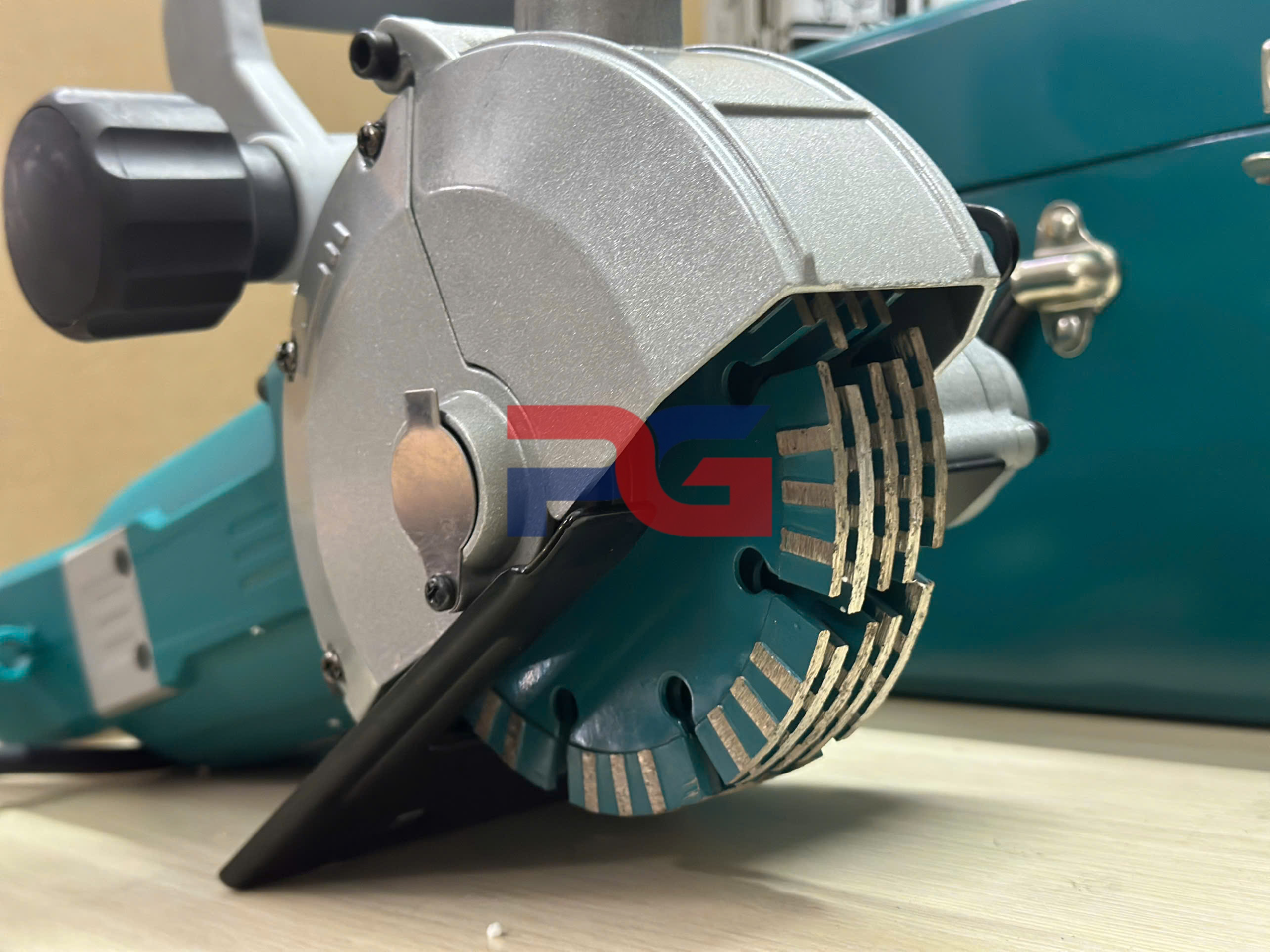 Máy cắt rãnh tường 5 lưỡi 3000W Total TWLC1301 3