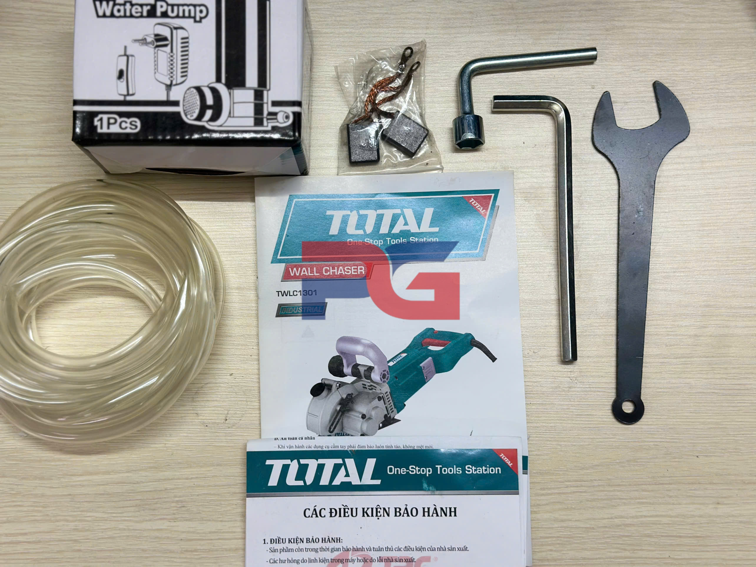 Máy cắt rãnh tường 5 lưỡi 3000W Total TWLC1301 2
