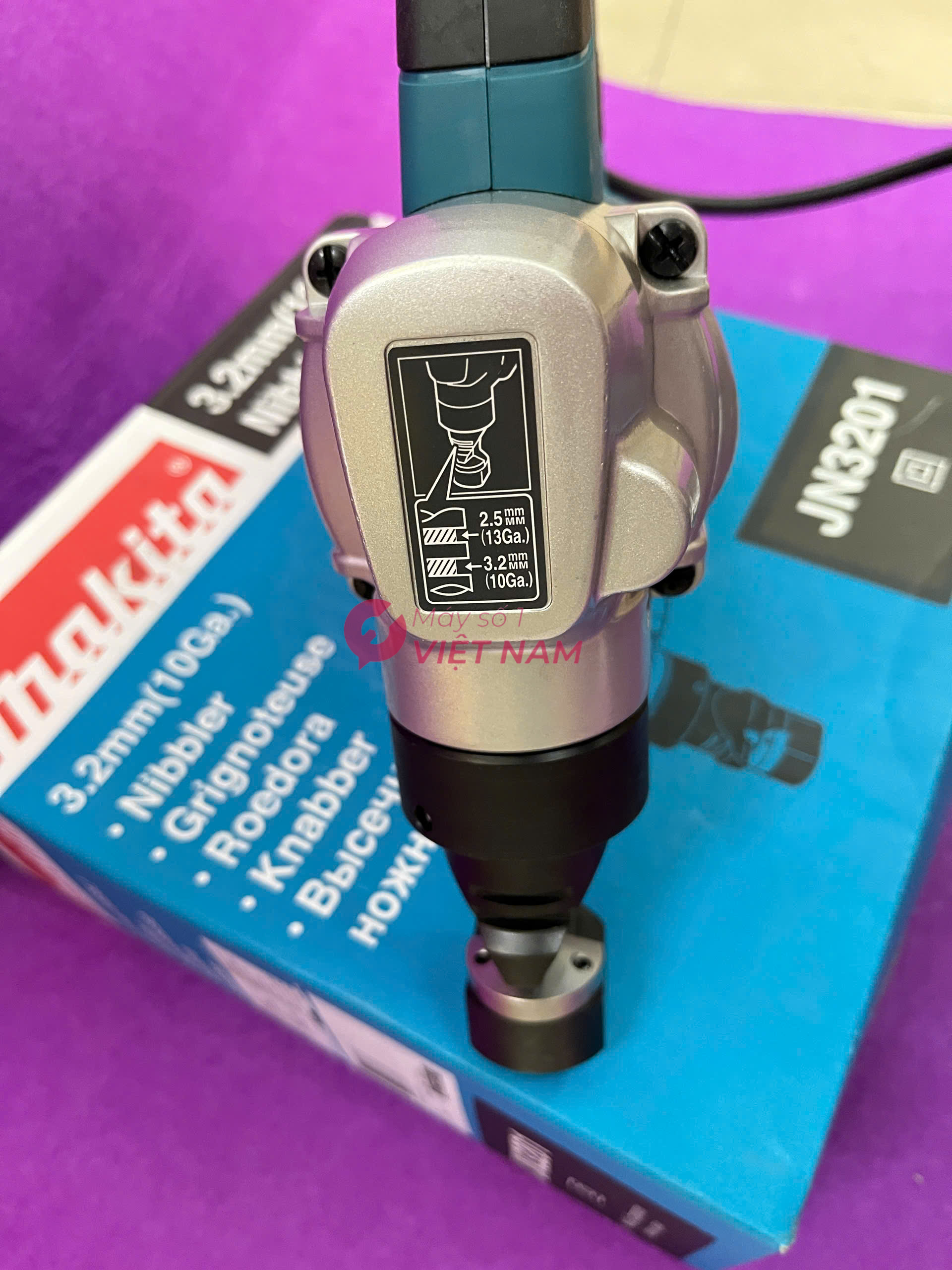 Máy cắt tôn 3.2mm Makita JN3201 710W 3