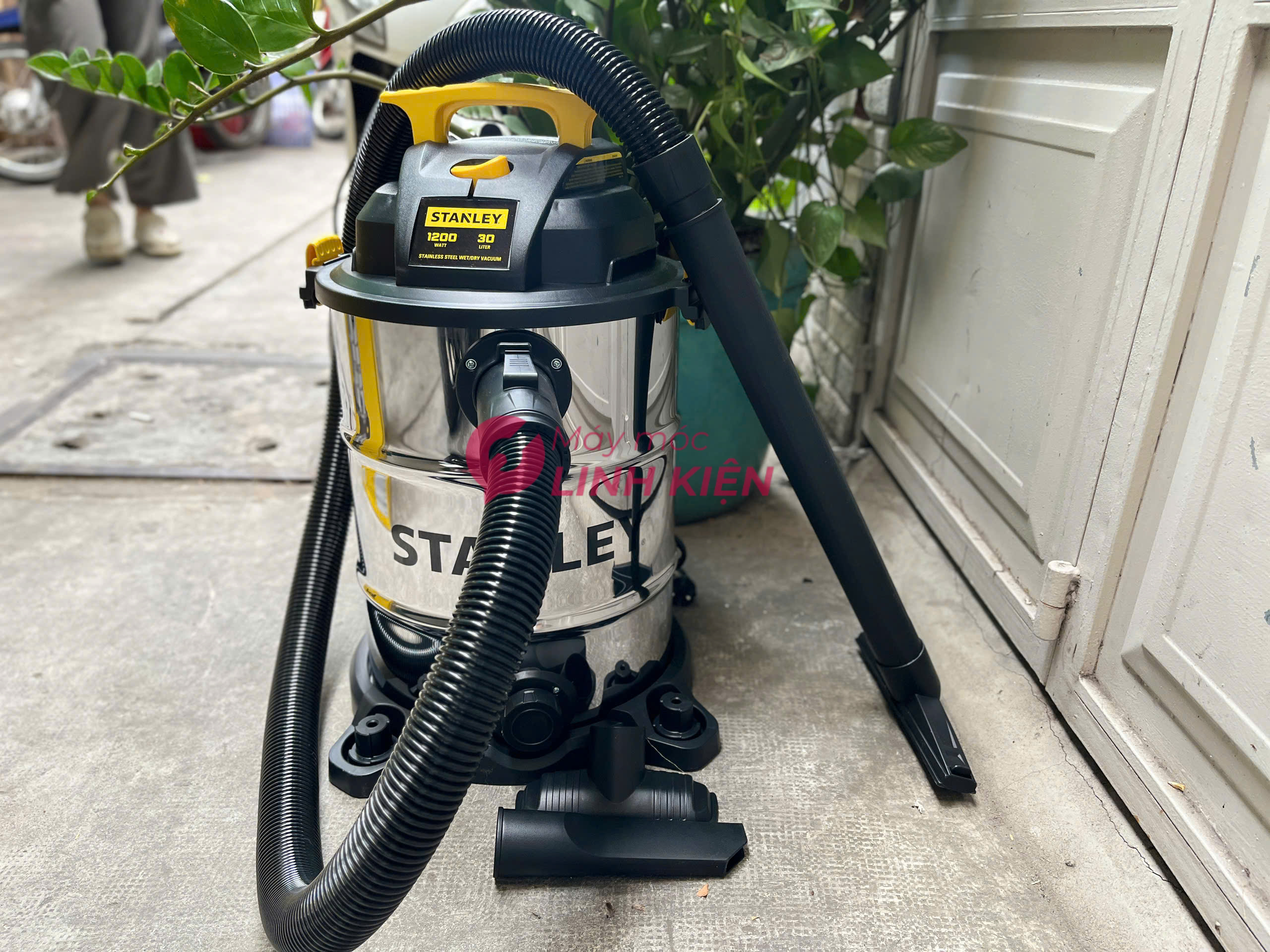 Máy hút bụi công nghiệp 30L Stanley SL19417-8AB 3
