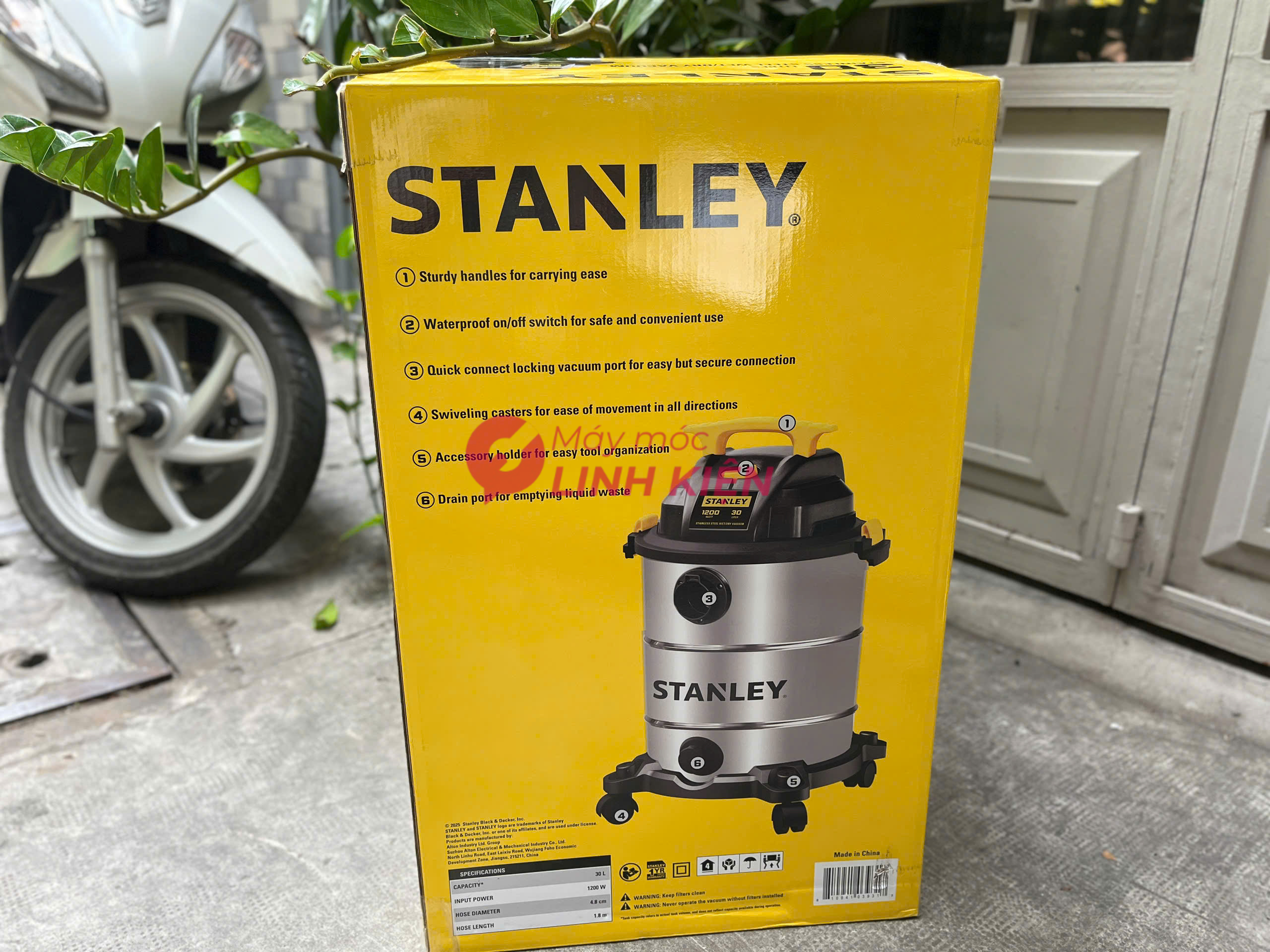 Máy hút bụi công nghiệp 30L Stanley SL19417-8AB 1