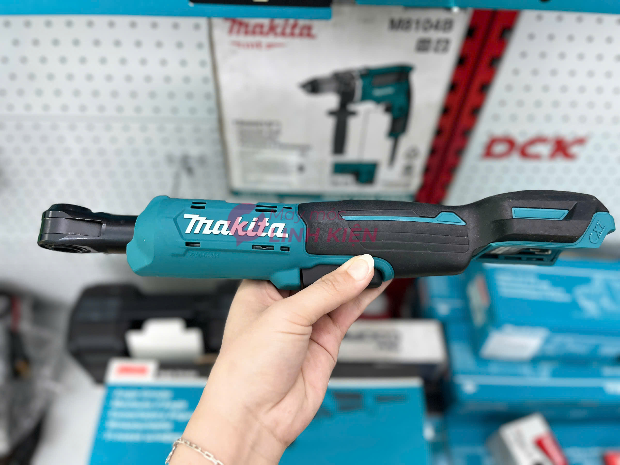 12V Máy siết bu lông xuyên tâm dùng pin Makita WR100DZ ( Chưa kèm pin, sạc) 1