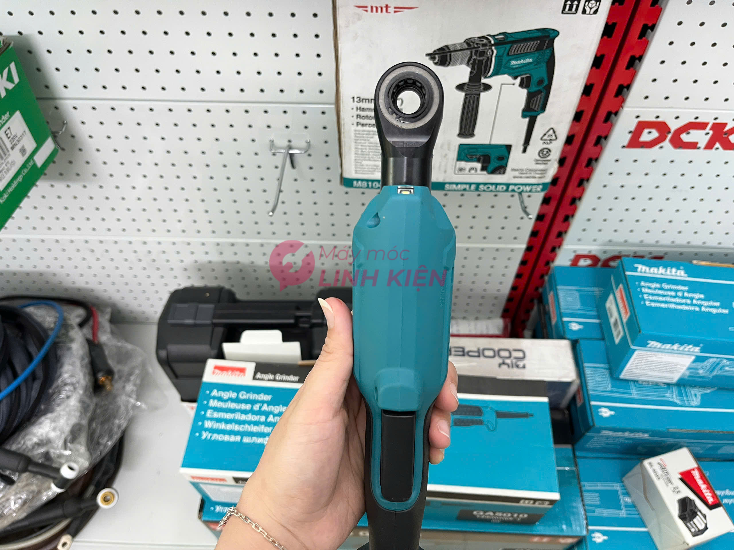 12V Máy siết bu lông xuyên tâm dùng pin Makita WR100DZ ( Chưa kèm pin, sạc) 3