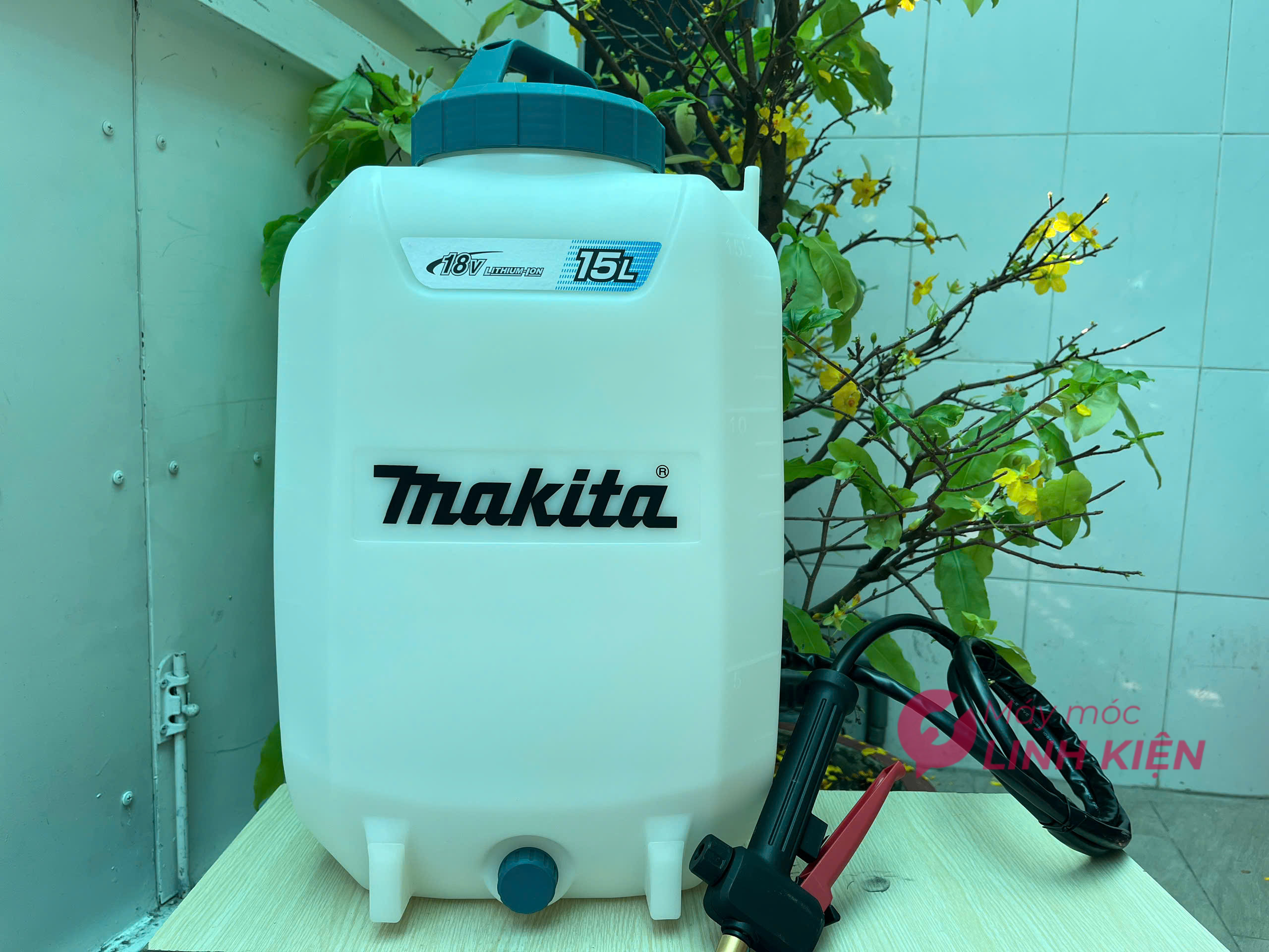 15L Máy phun thuốc dùng pin 18V Makita DUS158Z (Chưa Pin & Sạc) 2