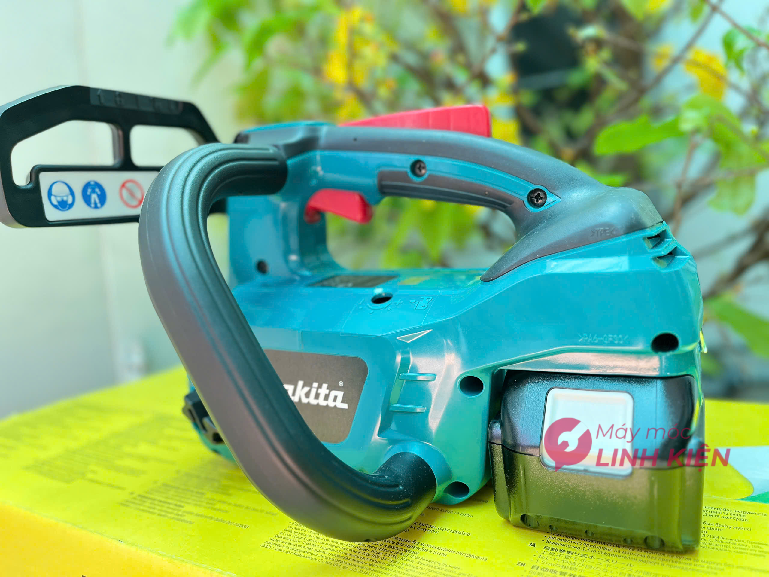 Máy cưa xích dùng pin 18V Makita DUC254RT (1 Pin 5.0Ah và Sạc Nhanh) 4