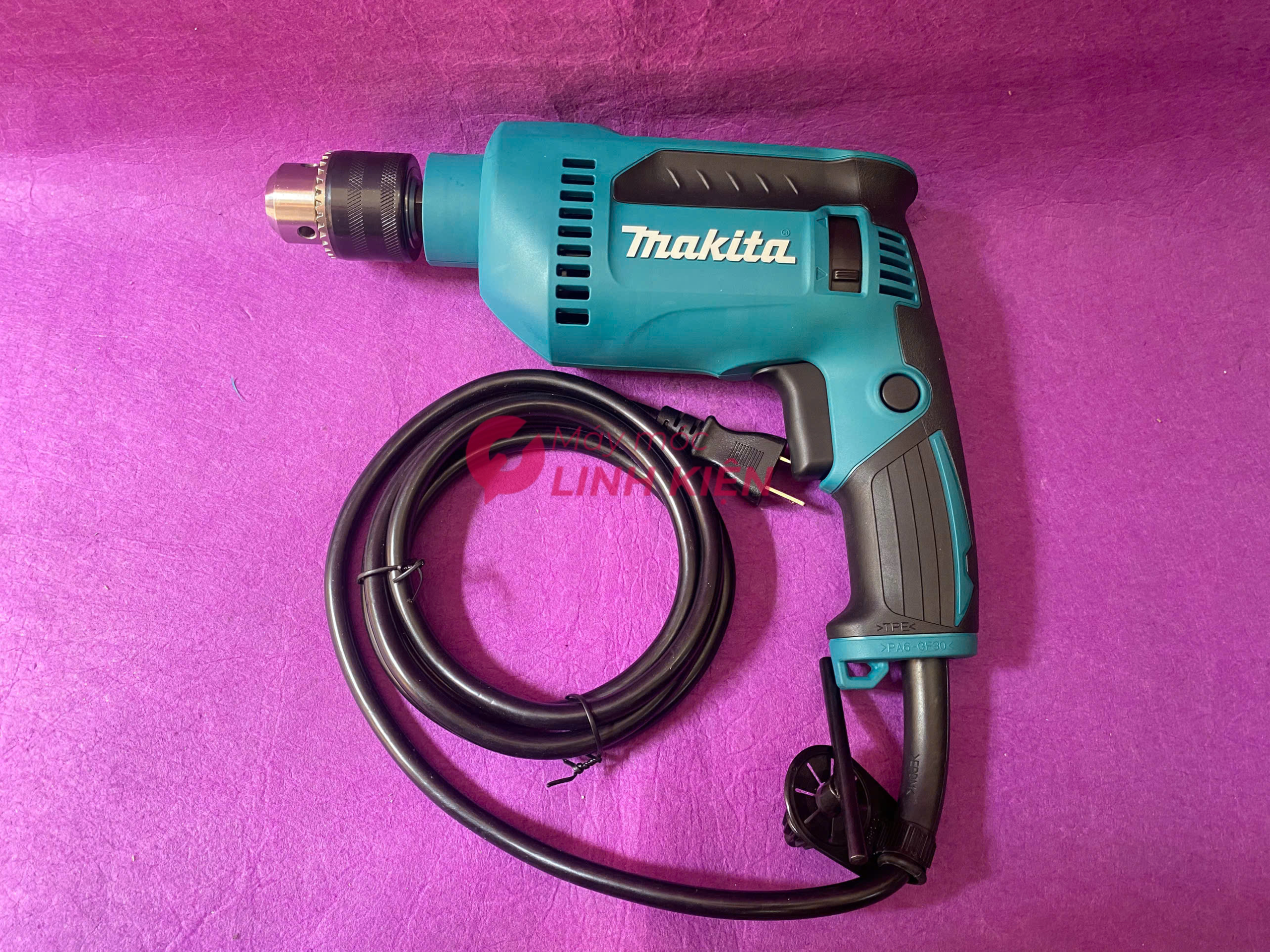 Máy khoan 630W Makita DP4020 4