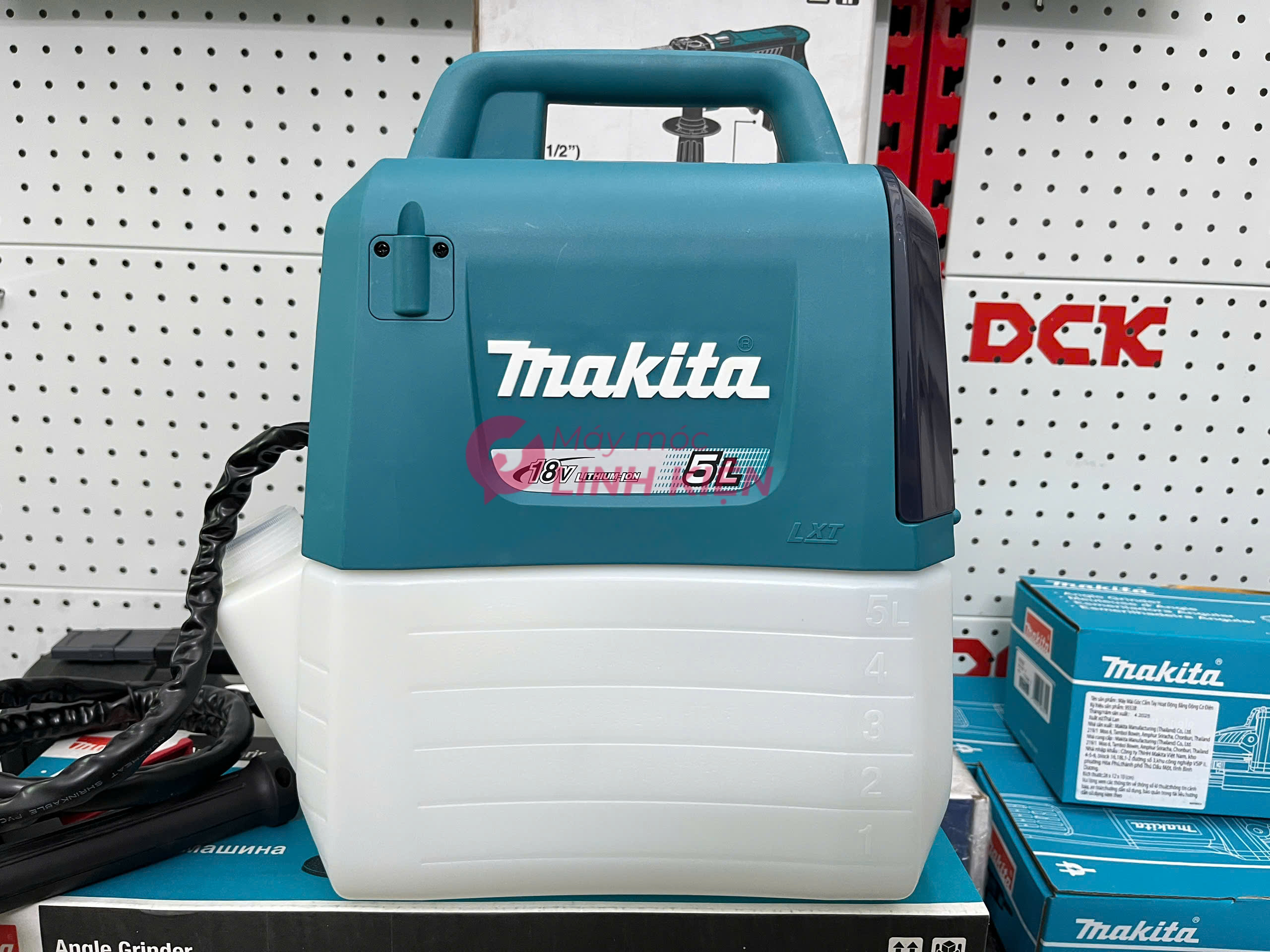 Máy phun thuốc dùng pin Makita DUS054Z (18V Chưa Pin & Sạc) 1