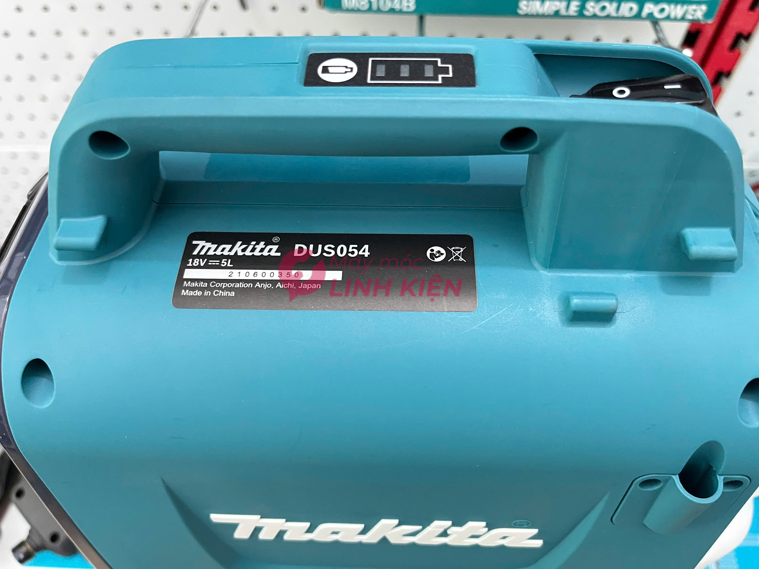 Máy phun thuốc dùng pin Makita DUS054Z (18V Chưa Pin & Sạc) 3