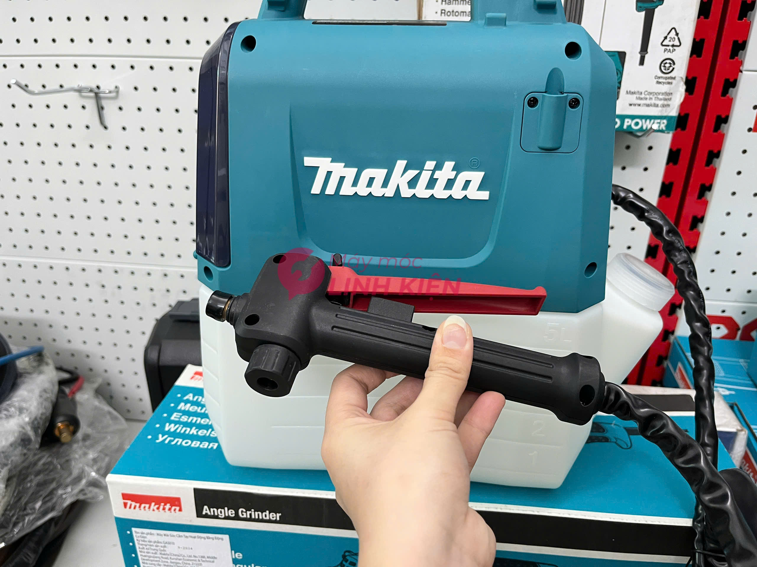 Máy phun thuốc dùng pin Makita DUS054Z (18V Chưa Pin & Sạc) 5