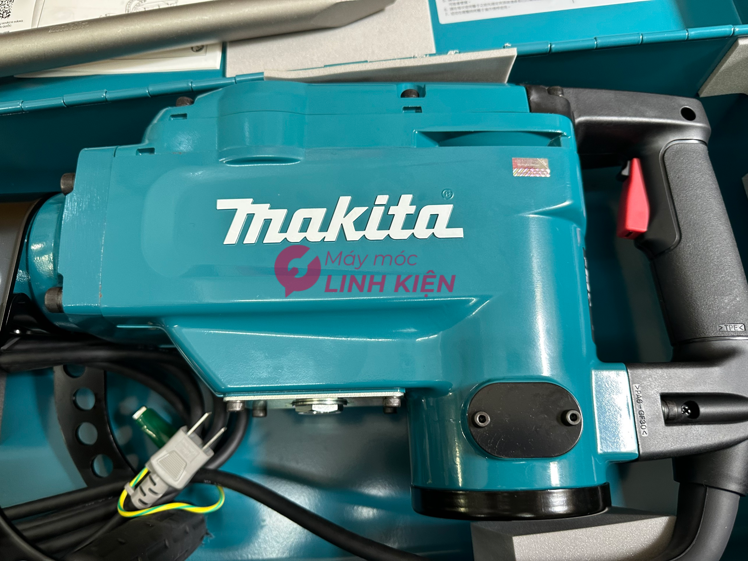 Máy đục bê tông mũi lục giác Makita HM1306 30mm 2
